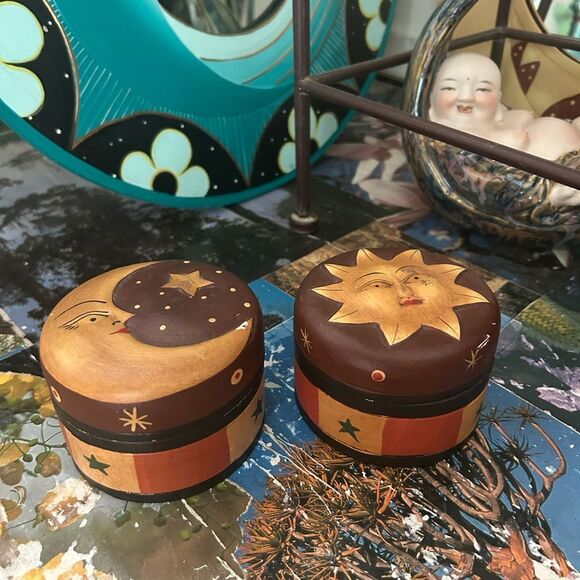 2 Vintage Celestial Trinket Box Wood Carved SUN & Moon Jewellery Holder 3.5" - Picture 3 of 16